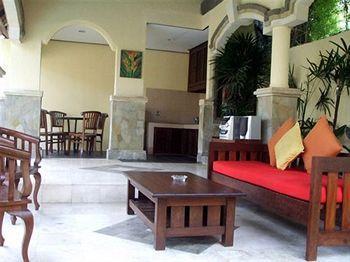 The Village Hotel 3*