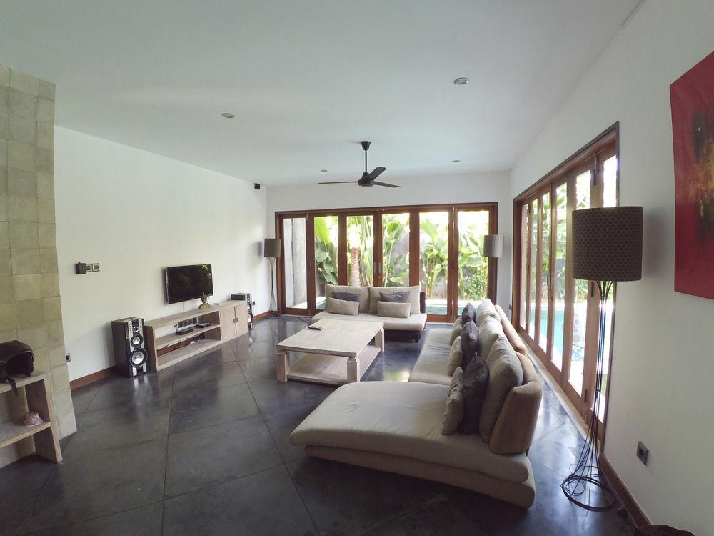 Martine - Fantastic 5br - Perfect Location In * Seminyak (Bali)