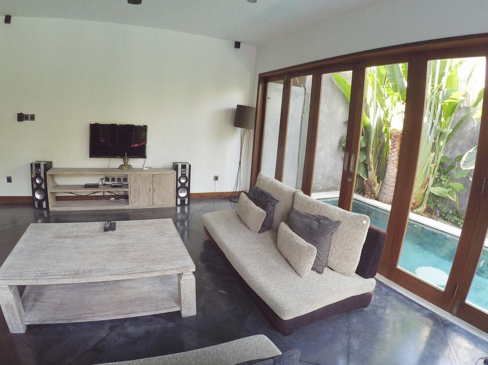 Martine - Fantastic 5br - Perfect Location In Villa *