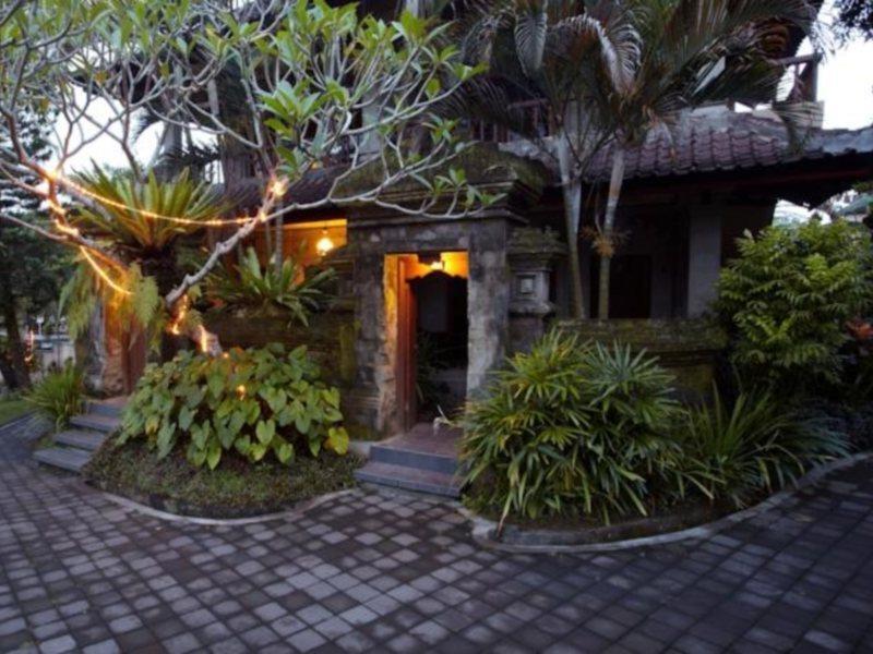 Hotel Champlung Sari And