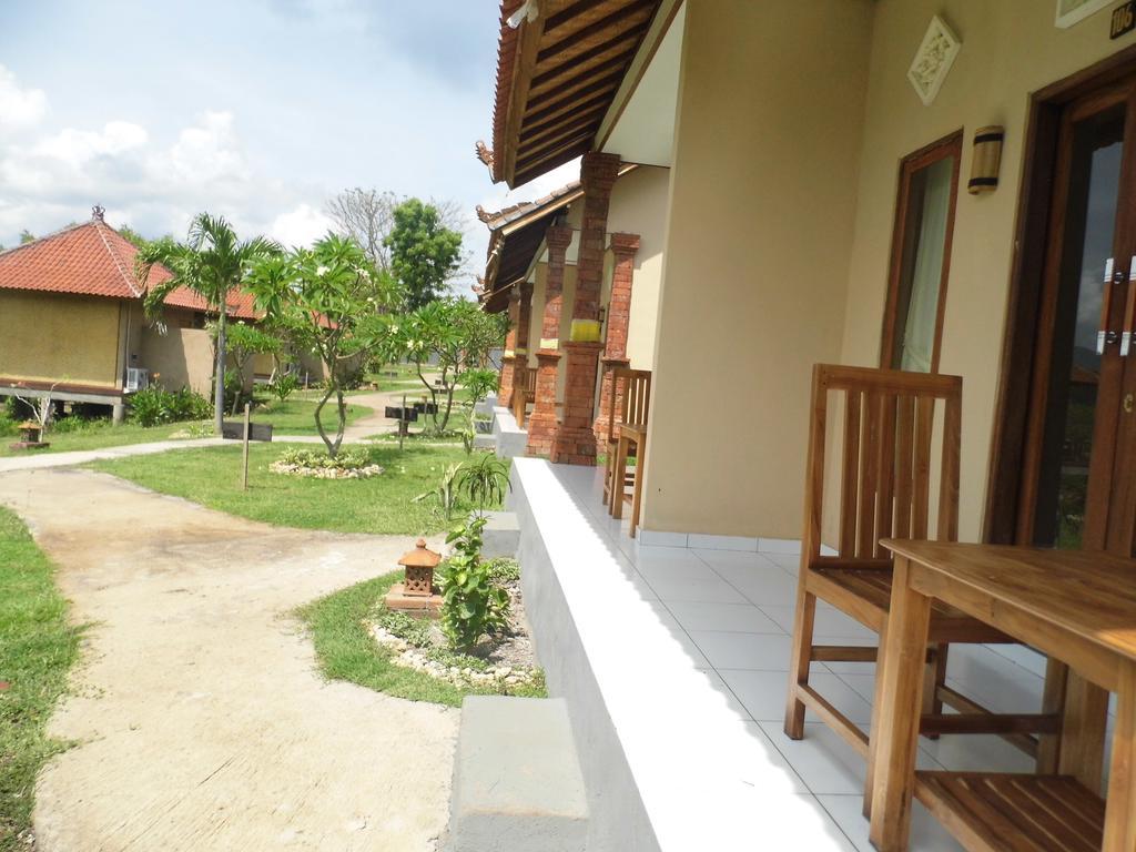 White Sandy Beach Menjangan Banyuwedang