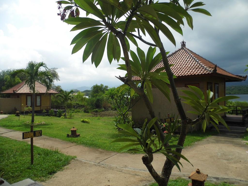 White Sandy Beach Menjangan Banyuwedang