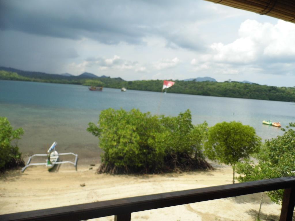 White Sandy Beach Menjangan Banyuwedang