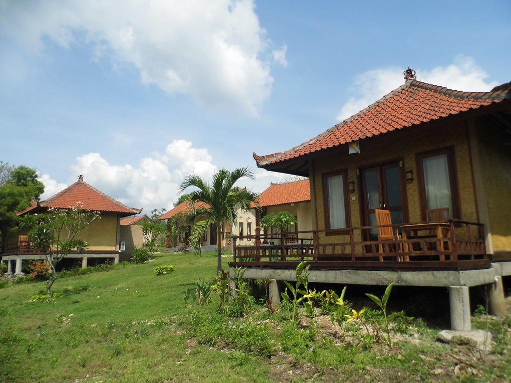White Sandy Beach Menjangan Banyuwedang