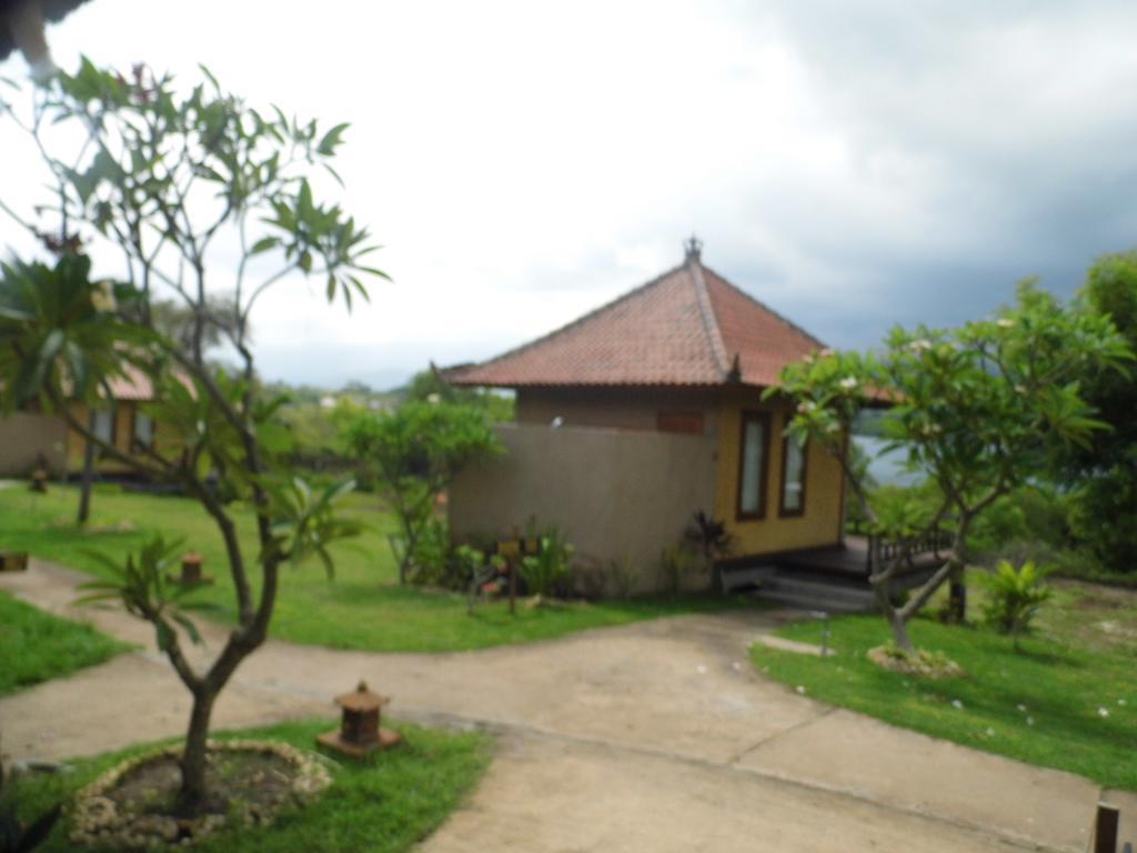 White Sandy Beach Menjangan Banyuwedang