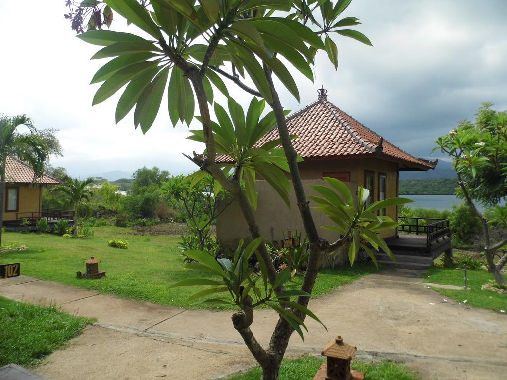 White Sandy Beach Menjangan Banyuwedang