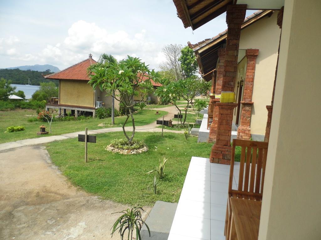 White Sandy Beach Menjangan