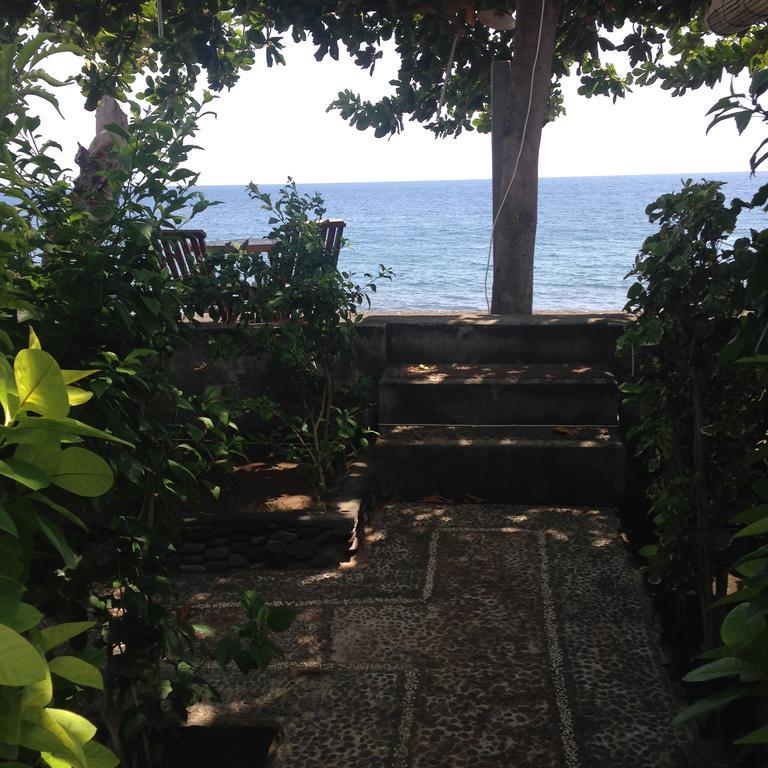 Volcano Beach Bungalow *