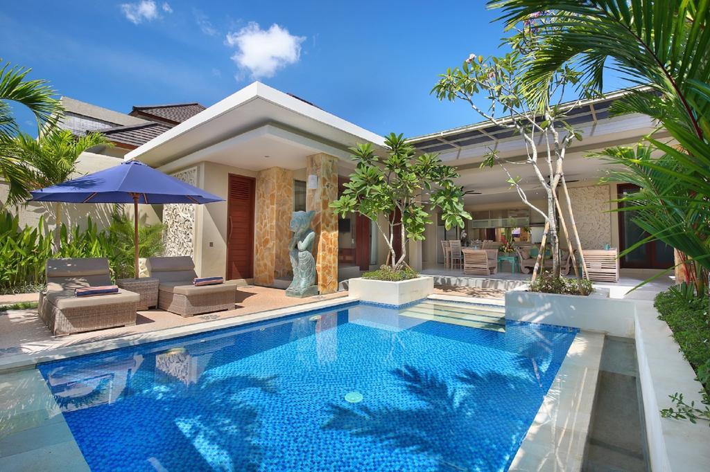 J Deluxe Villa *