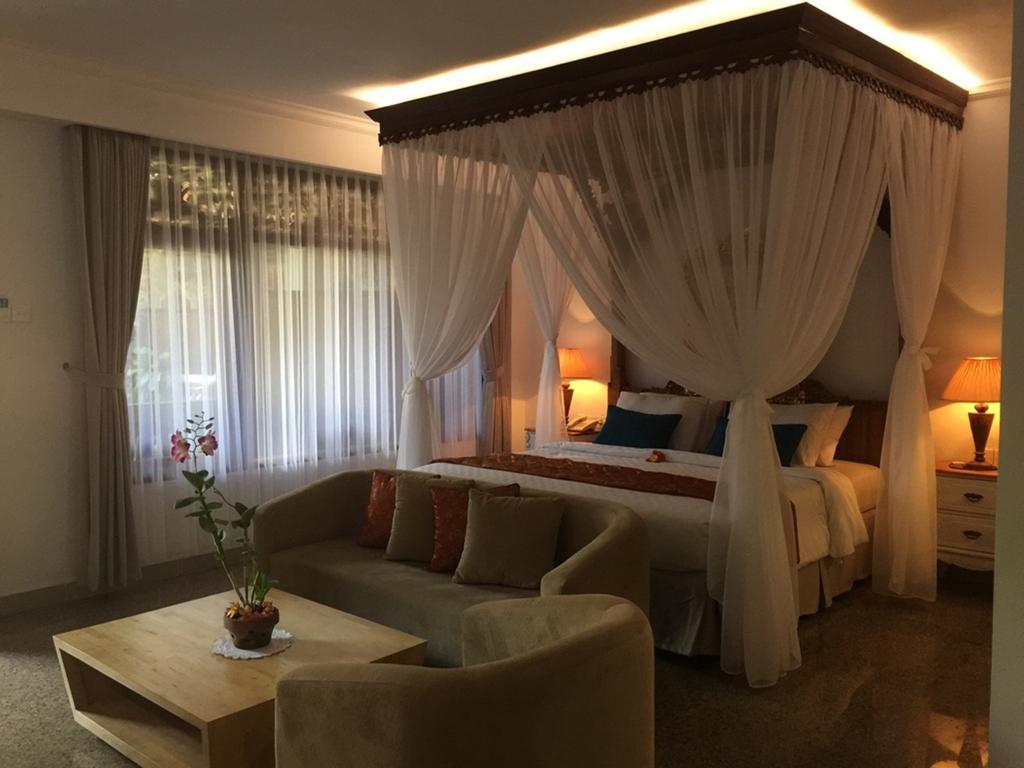 Puri Dewa Bharata & 3* Legian (Bali)