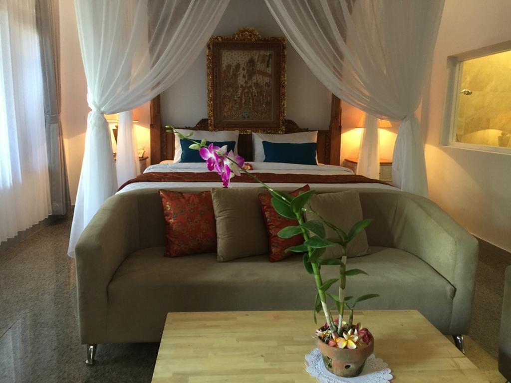 Puri Dewa Bharata & Hotel Legian (Bali)