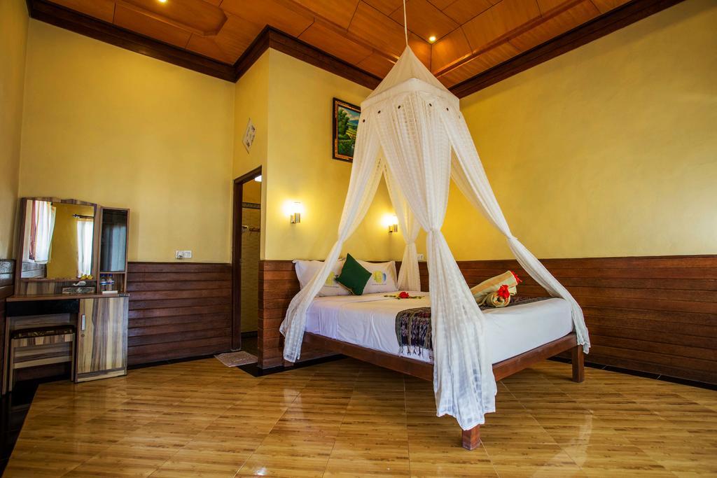 Secret Point Huts 3*