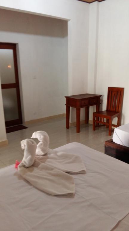 Stop Homestay, Rooftop Restaurant And Bar Guest house