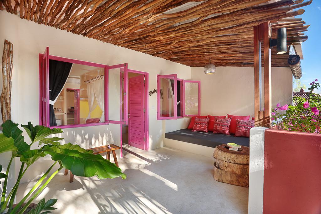 Pinkcoco - Constant Surprises & For Cool Adults Only Uluwatu (Bali)
