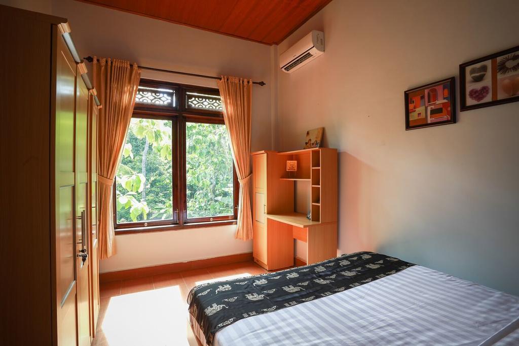 Villa Maryadi *