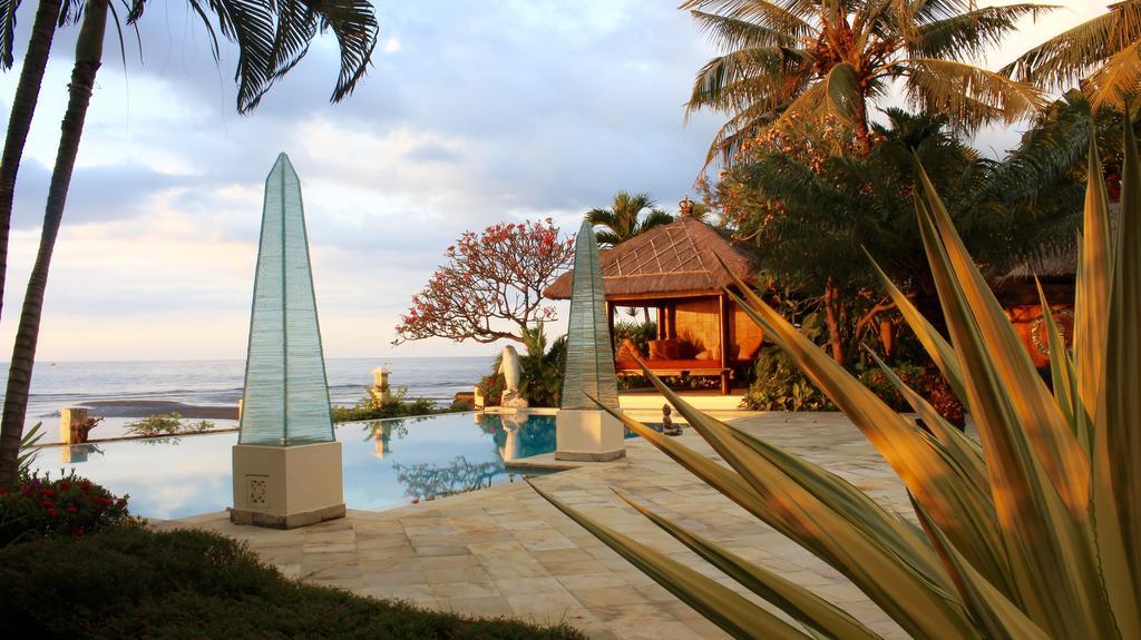 Surgawi Villa Lovina (Bali)
