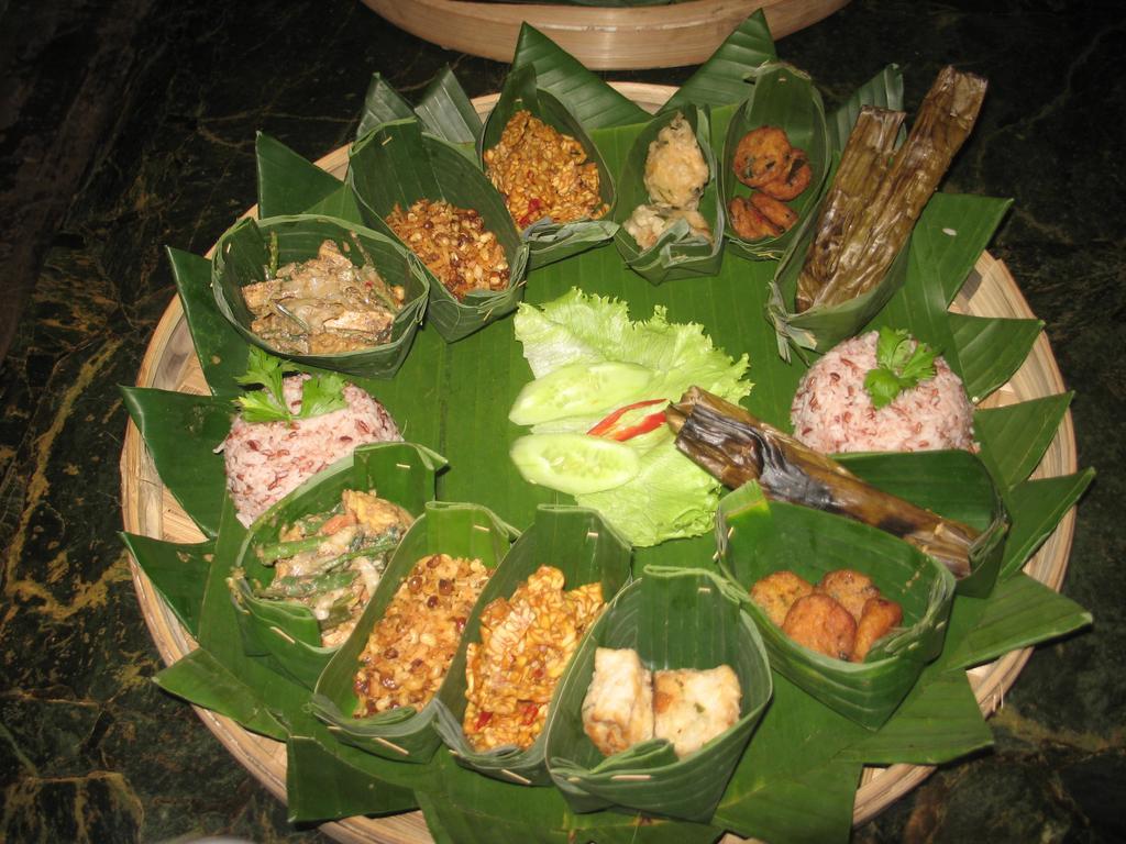 Santhiku &