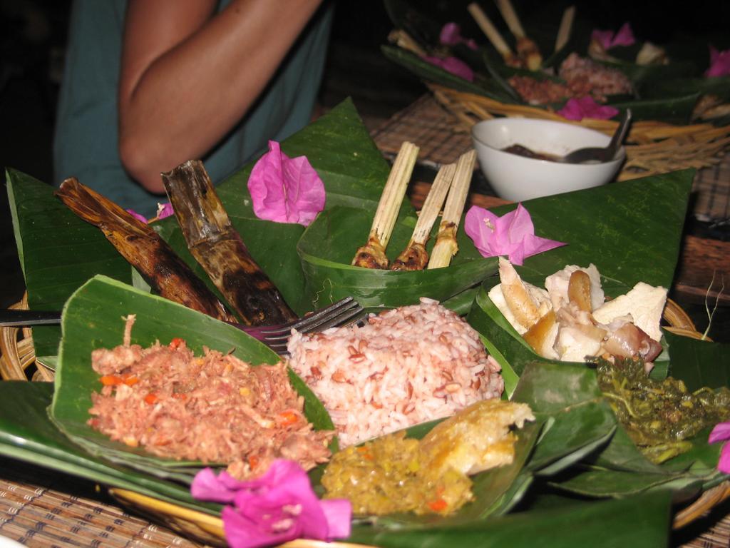 Santhiku & Tempat Tidur & Sarapan 2*