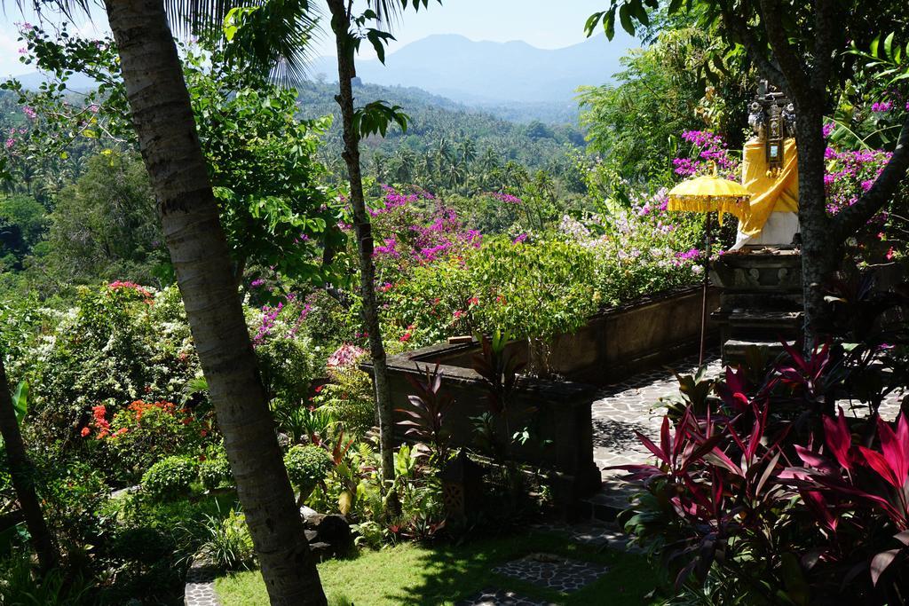 Gunung Paradis Retreat Villa