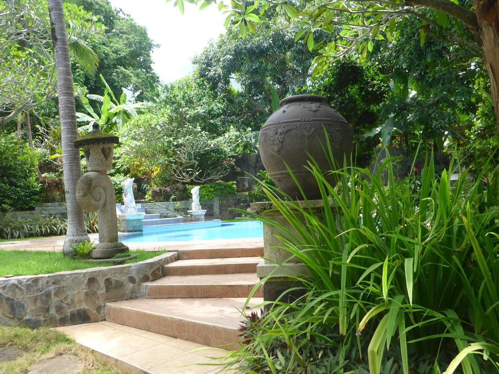 Gunung Paradis Retreat Villa