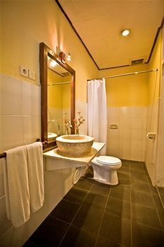 The Village Hotel 3*