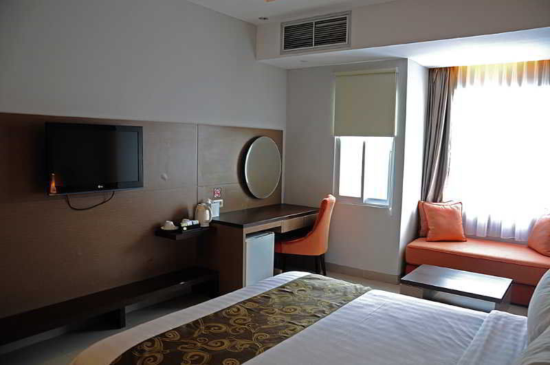 Lorin New Kuta Hotel 4*