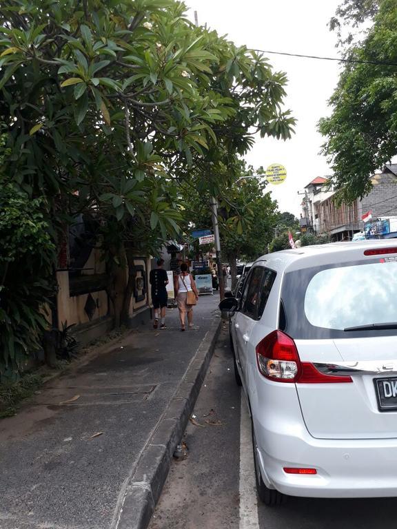 Agung And Sue Watering Hole I Sanur (Bali)
