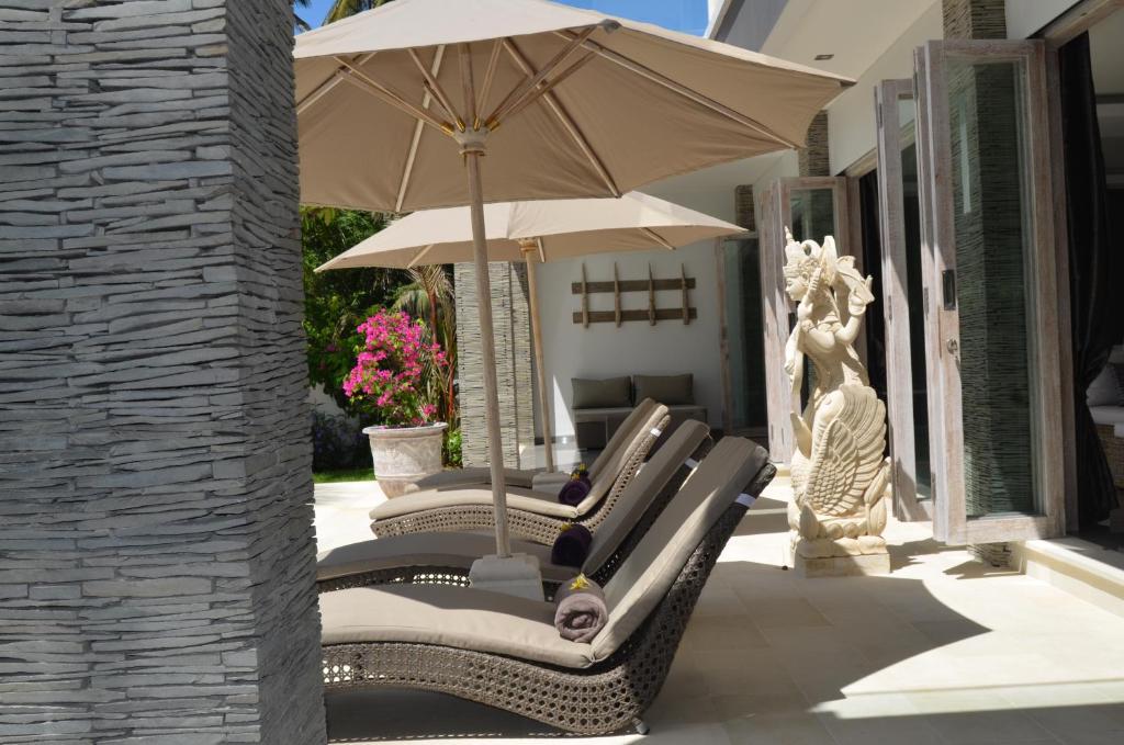 Beachfront Black Pearl