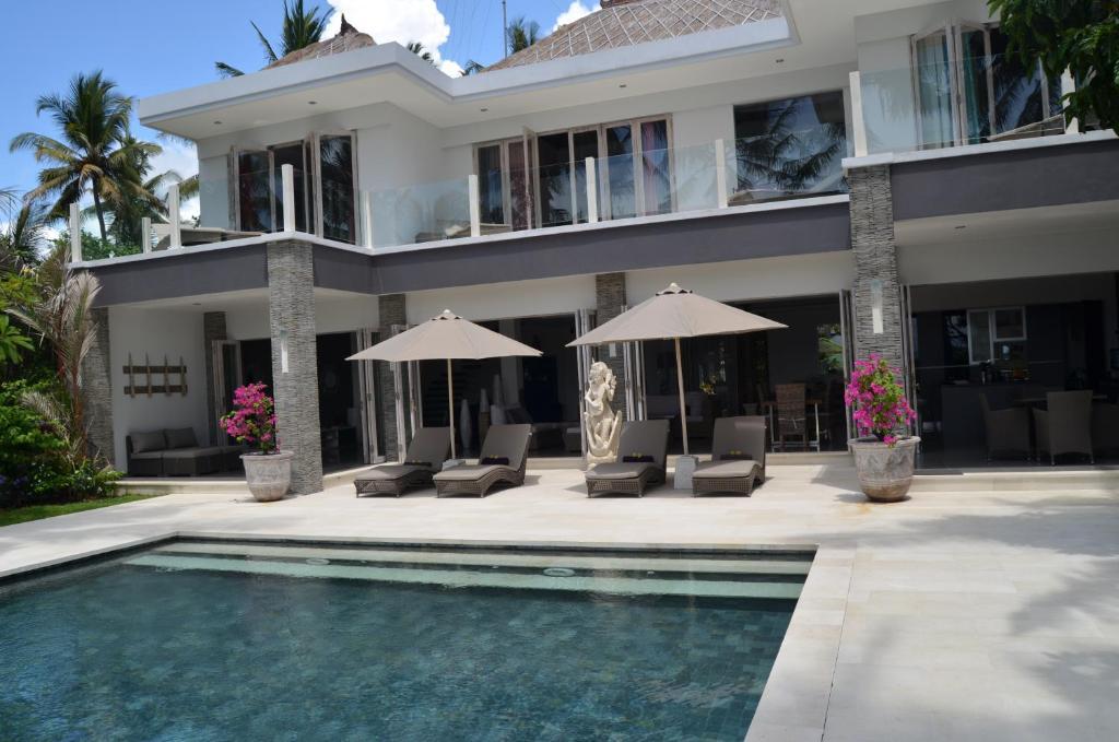 Beachfront Black Pearl * Padangbai (Bali)