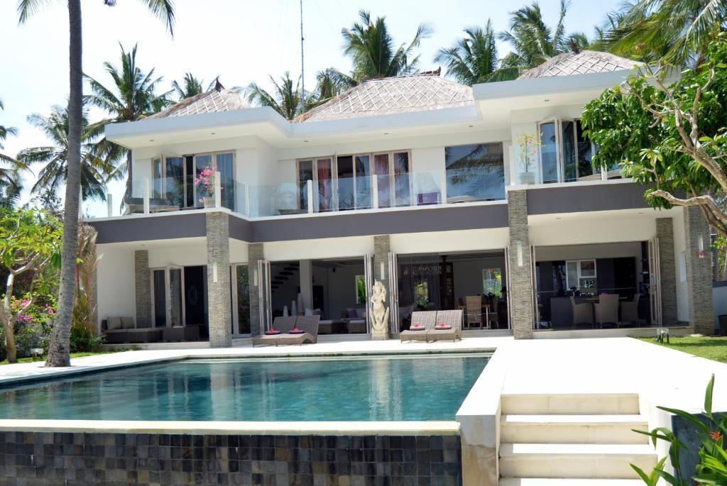 Beachfront Black Pearl * Padangbai (Bali)