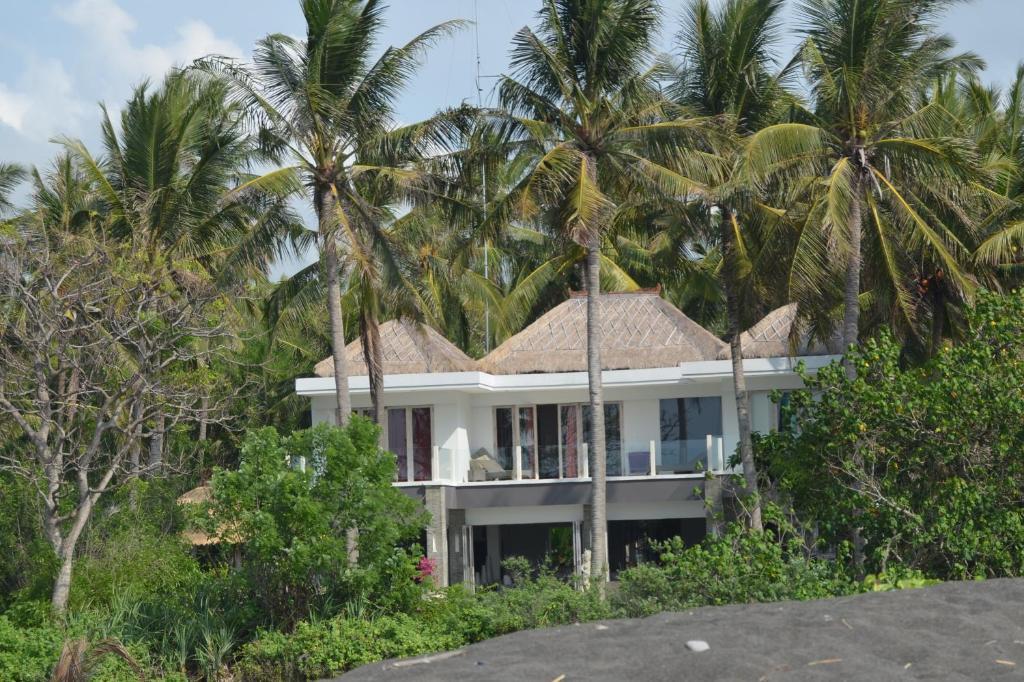 Beachfront Black Pearl * Padangbai (Bali)
