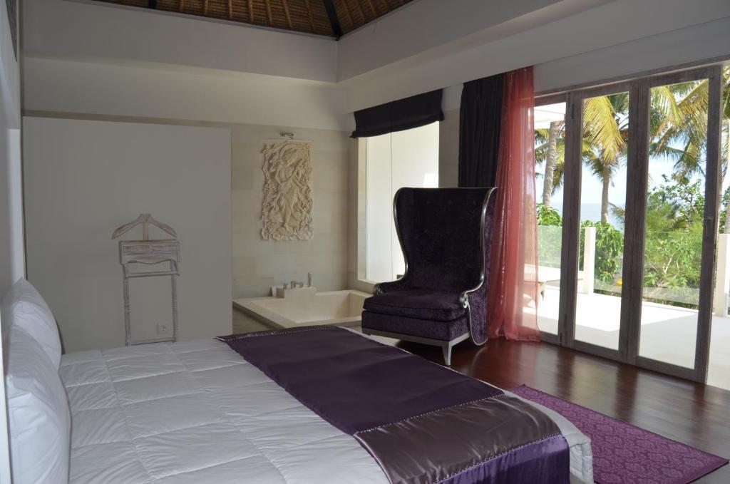 Villa Beachfront Black Pearl