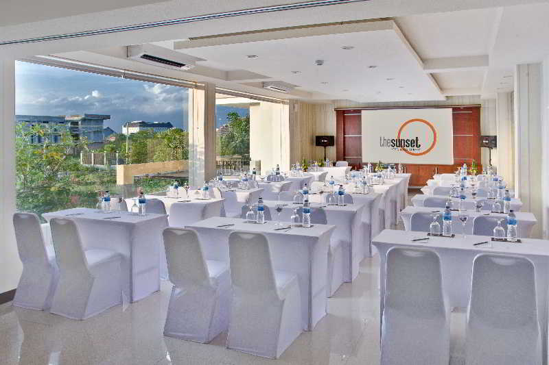 Sunset And Condotel 2*