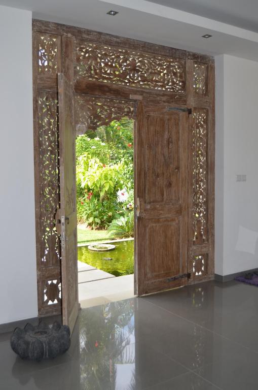 Beachfront Black Pearl Villa Padangbai (Bali)