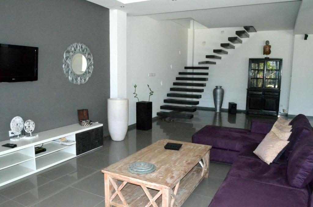 Beachfront Black Pearl Villa Padangbai (Bali)