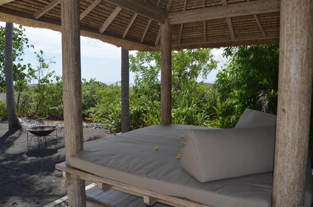 Beachfront Black Pearl * Padangbai (Bali)