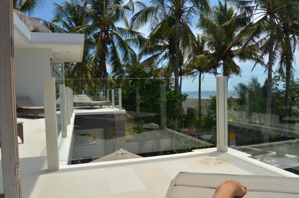 Beachfront Black Pearl *