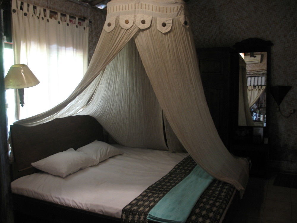 Tempat Tidur & Sarapan Santhiku &