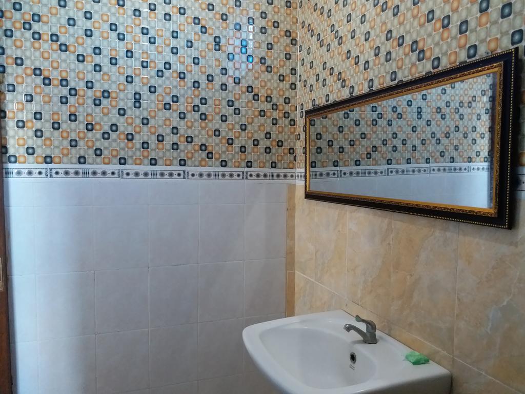 Kembar Padangbai Guest house 2*