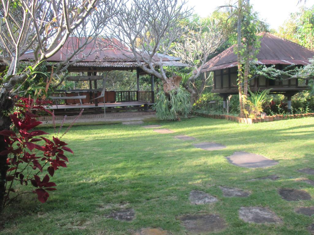 Esa Di Kubu Singaraja (Bali)