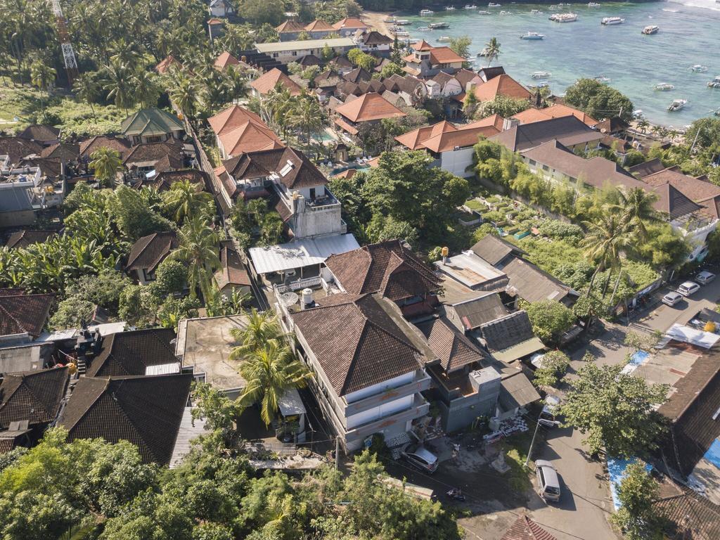 Serangan Ii Inn Padangbai (Bali)