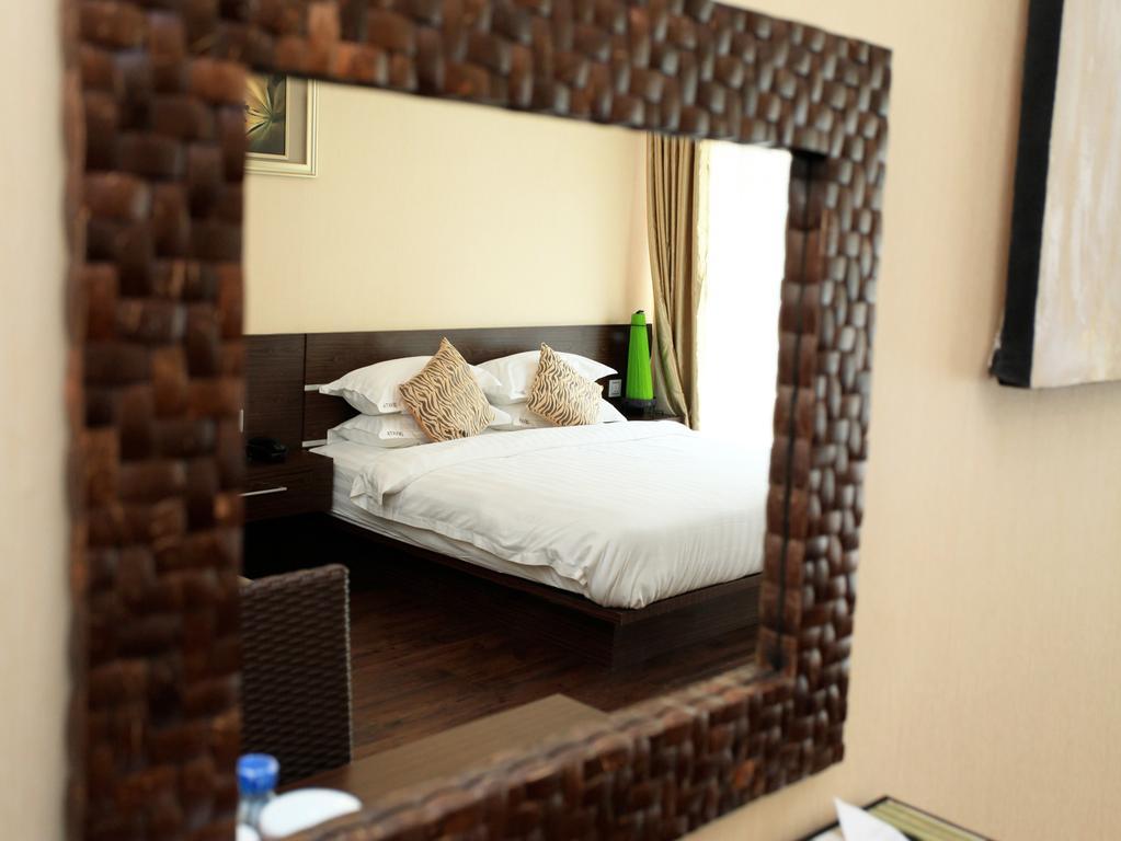 Devata And Hotel Legian (Bali)