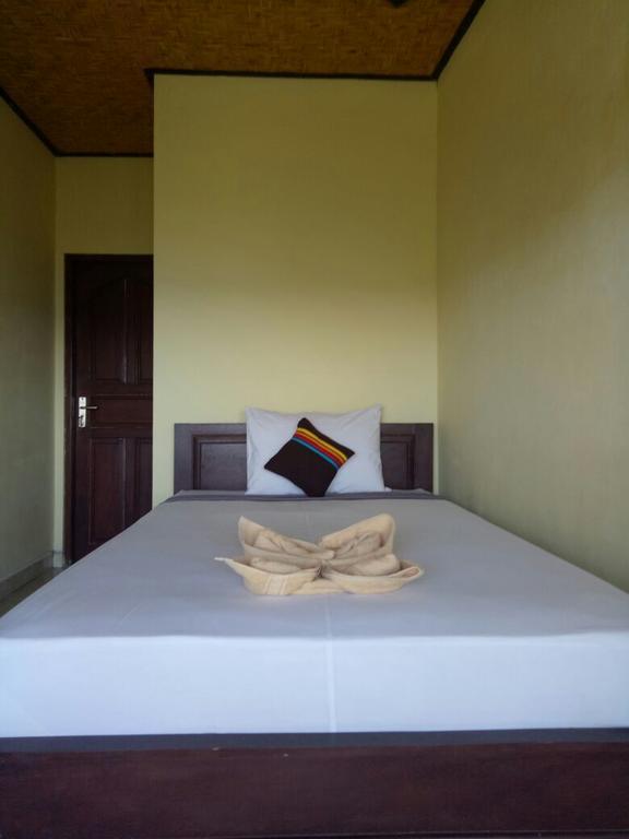 Sri * Amed (Bali)