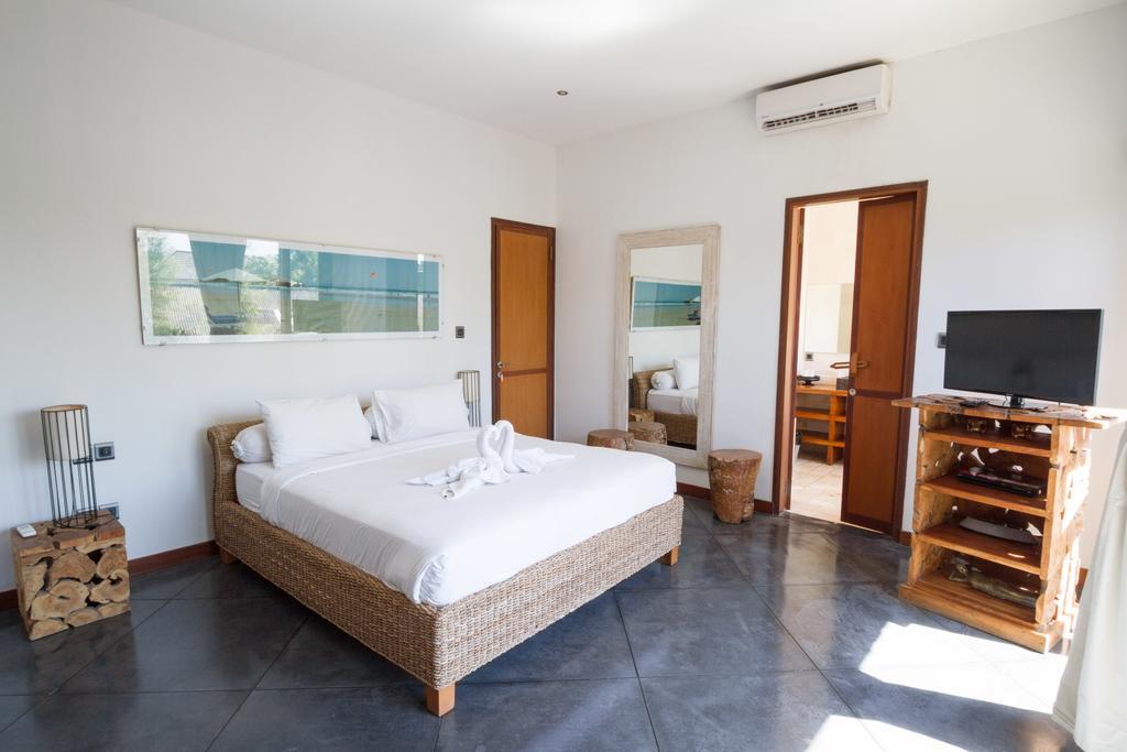 Martine - Fantastic 5br - Perfect Location In Villa *