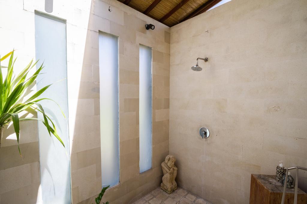 Martine - Fantastic 5br - Perfect Location In Seminyak (Bali)