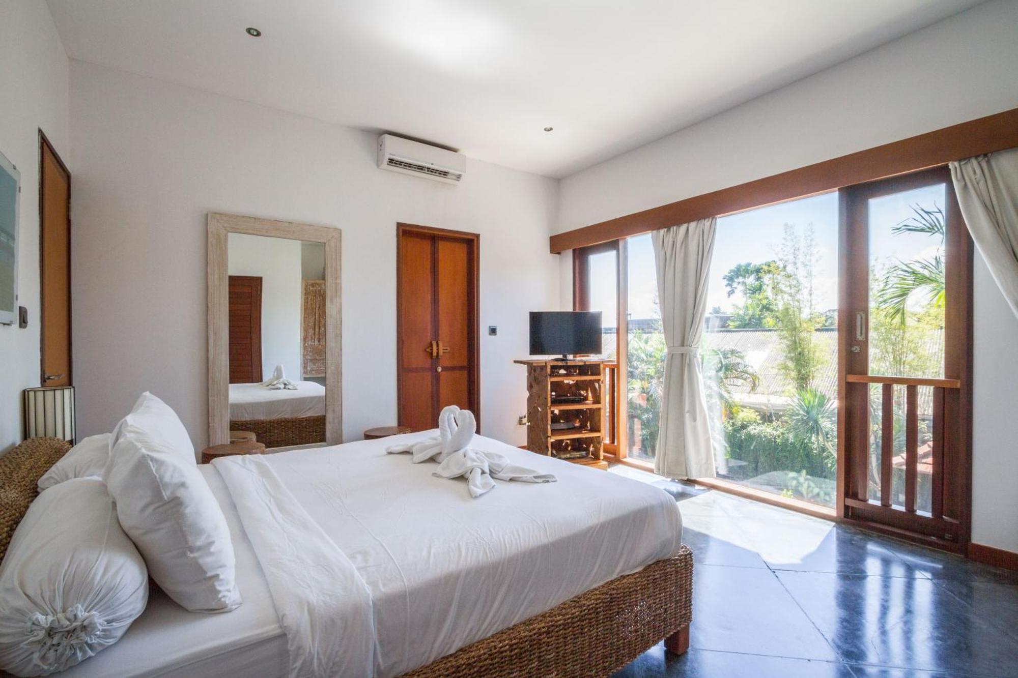 Martine - Fantastic 5br - Perfect Location In Villa