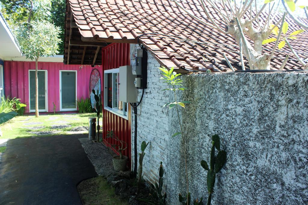 Kubu Container 2* Uluwatu (Bali)