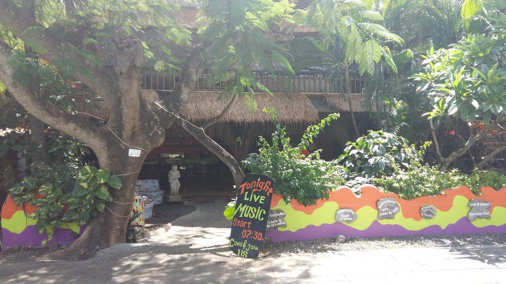 Topi Inn