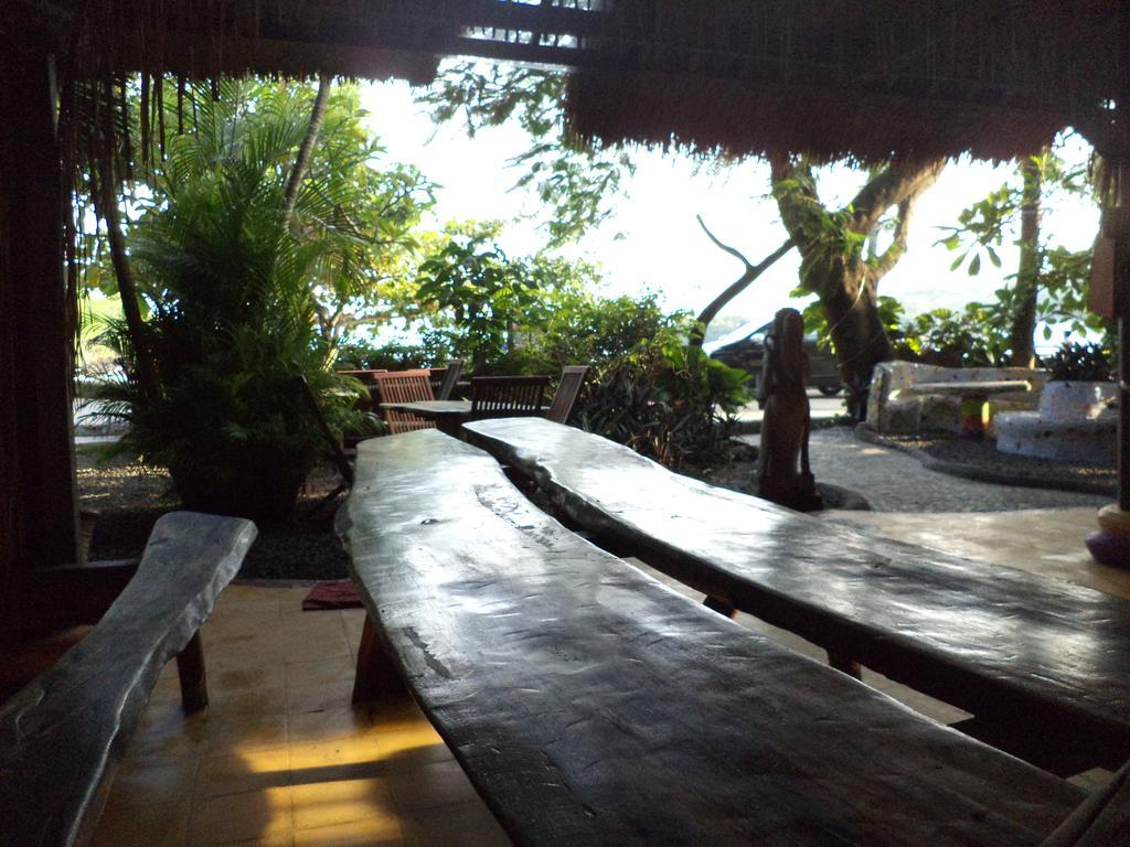 Topi Inn