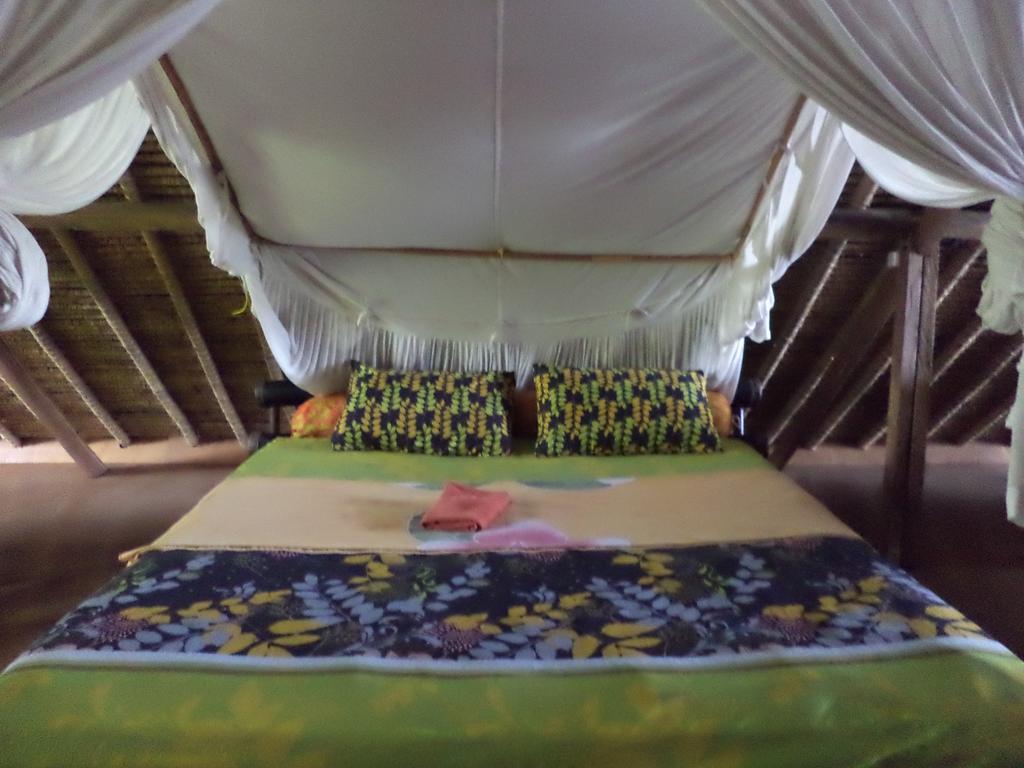 Topi Inn